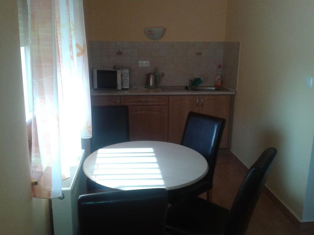 Határmenti Vendégház Zsira Habitación foto